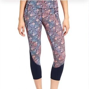 Athleta High Rise Tapestry Chaturanga Shock Capri Size Medium